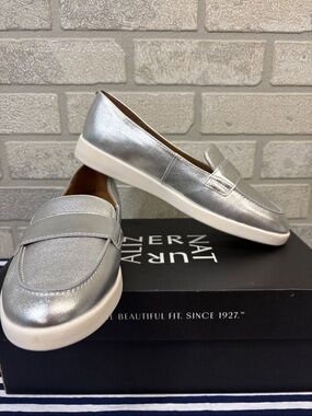 Naturalizer Karis Metallic Silver Slip-On Loafers Size 9